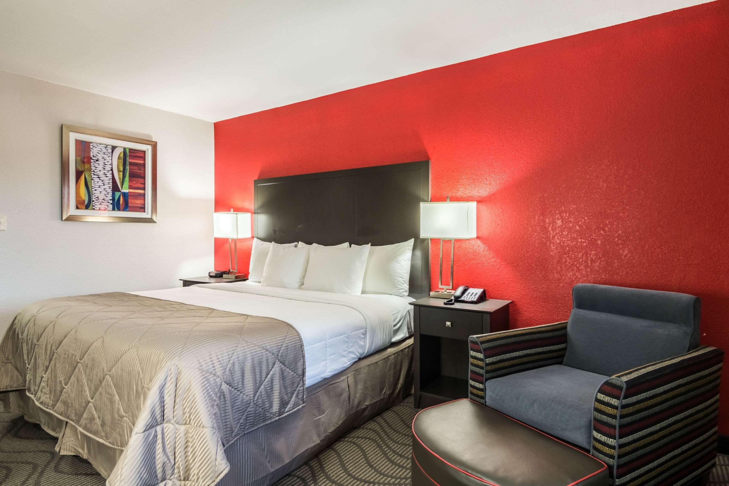 Clarion Inn & Suites Russellville I-40 מראה חיצוני תמונה