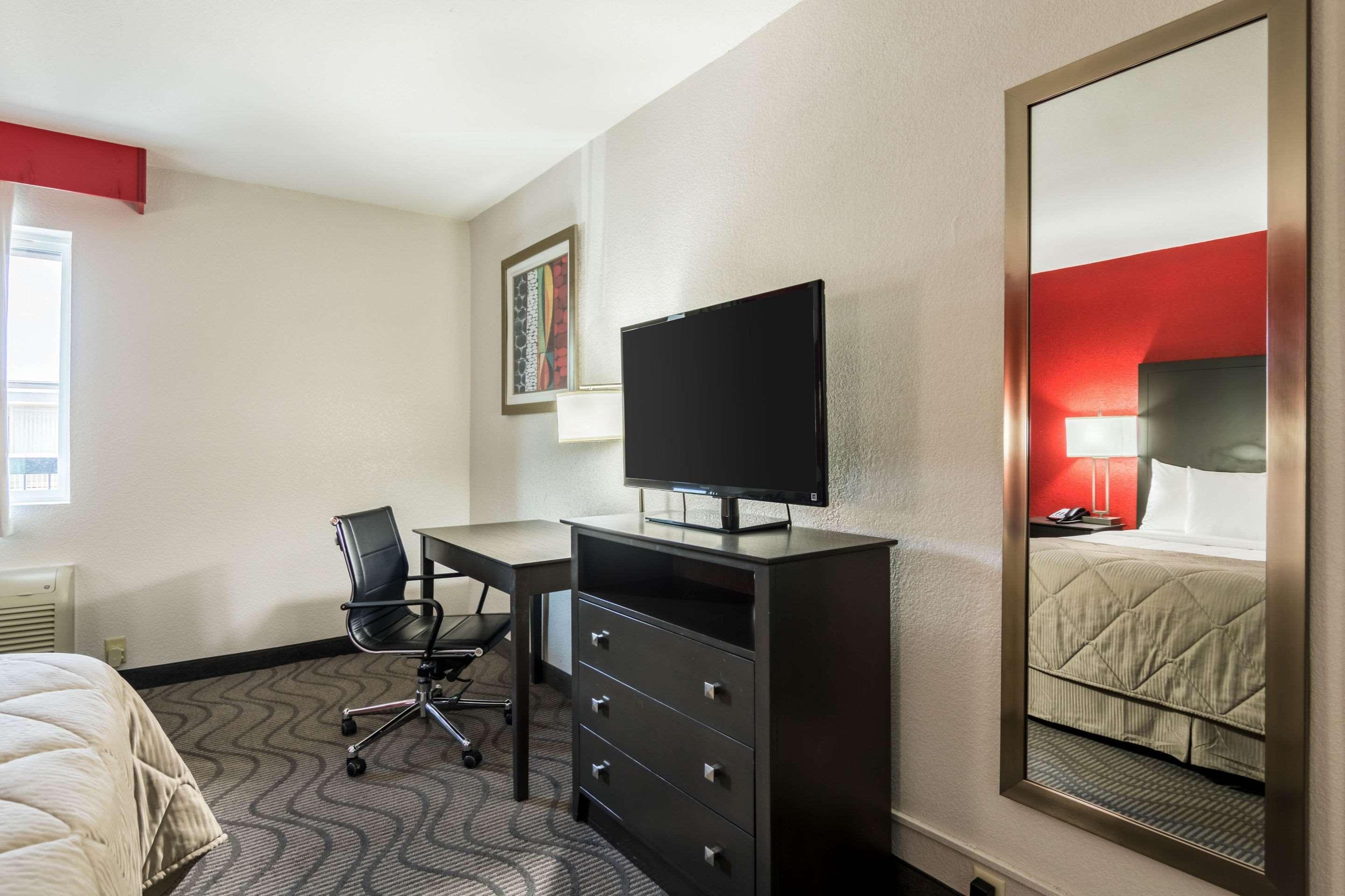 Clarion Inn & Suites Russellville I-40 מראה חיצוני תמונה