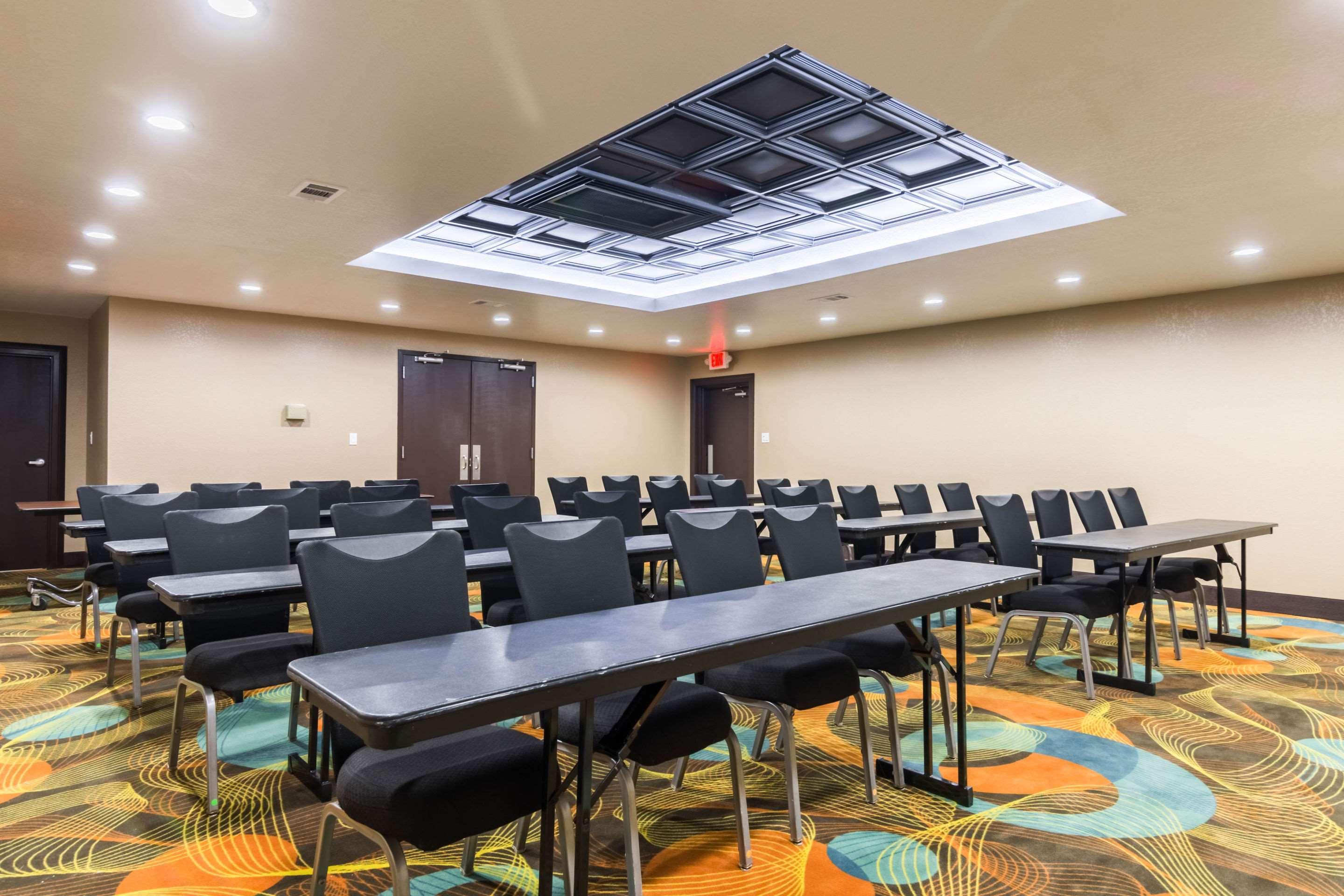 Clarion Inn & Suites Russellville I-40 מראה חיצוני תמונה