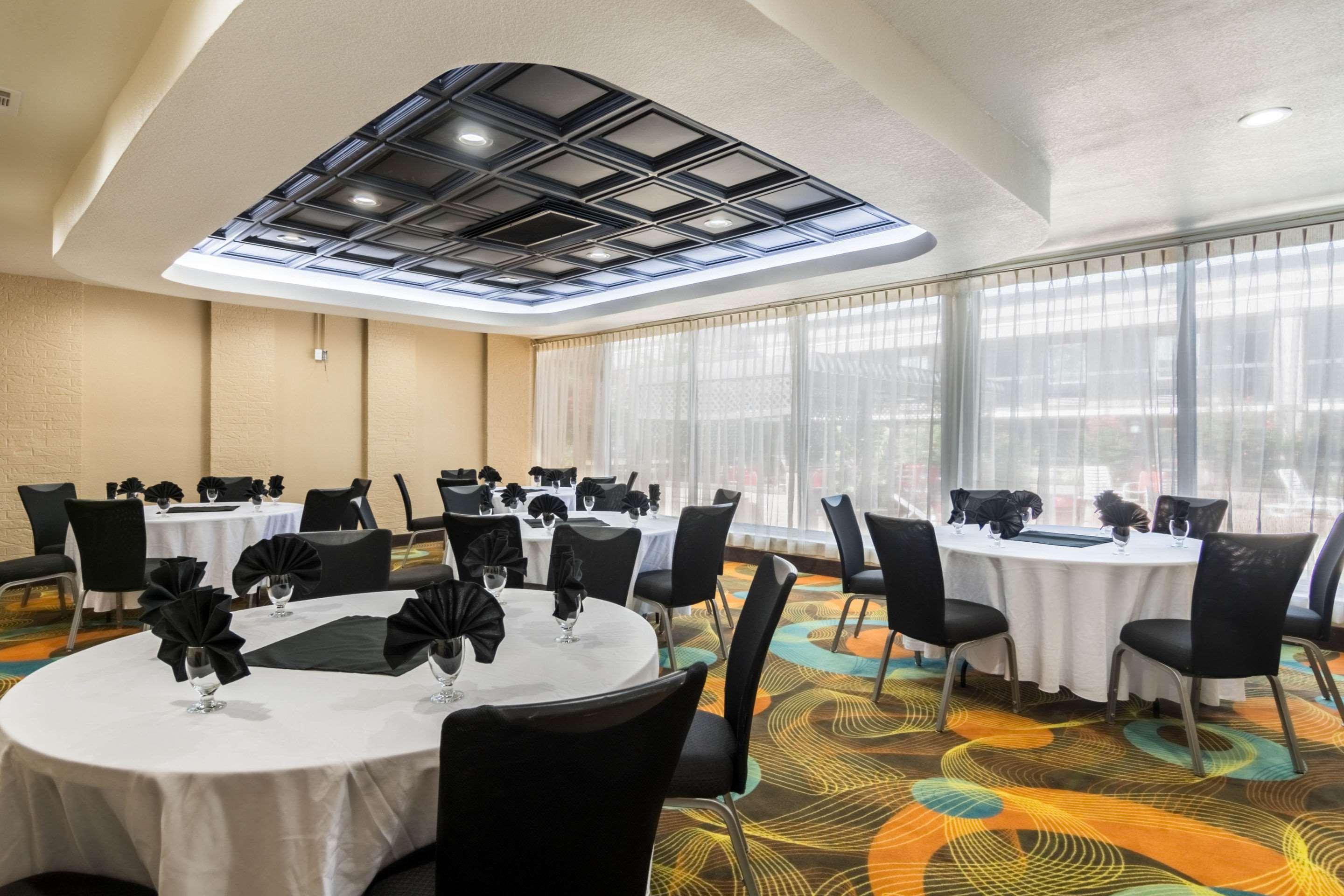 Clarion Inn & Suites Russellville I-40 מראה חיצוני תמונה