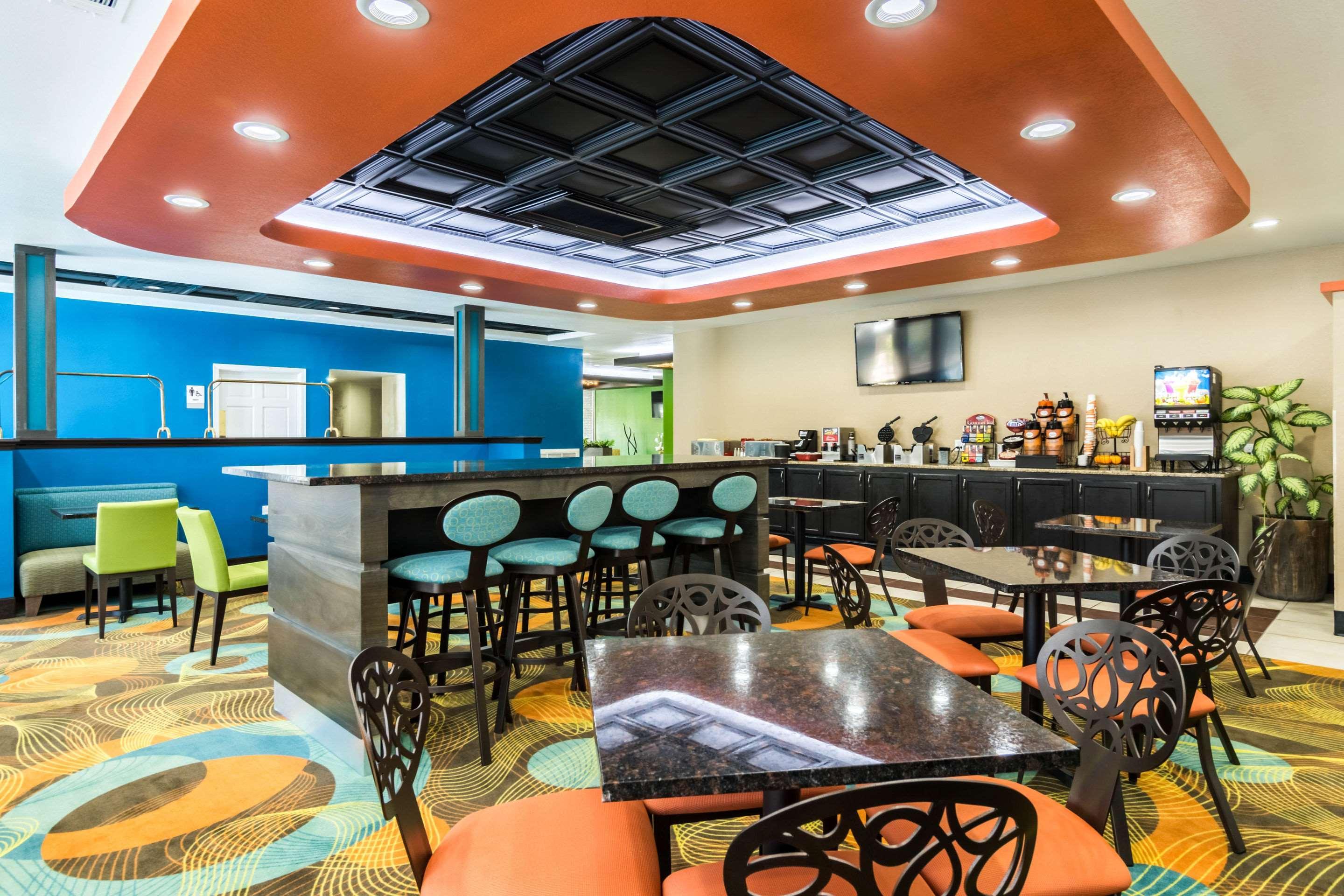 Clarion Inn & Suites Russellville I-40 מראה חיצוני תמונה