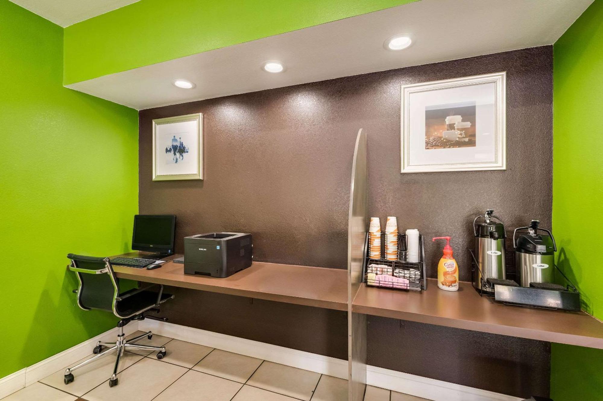 Clarion Inn & Suites Russellville I-40 מראה חיצוני תמונה