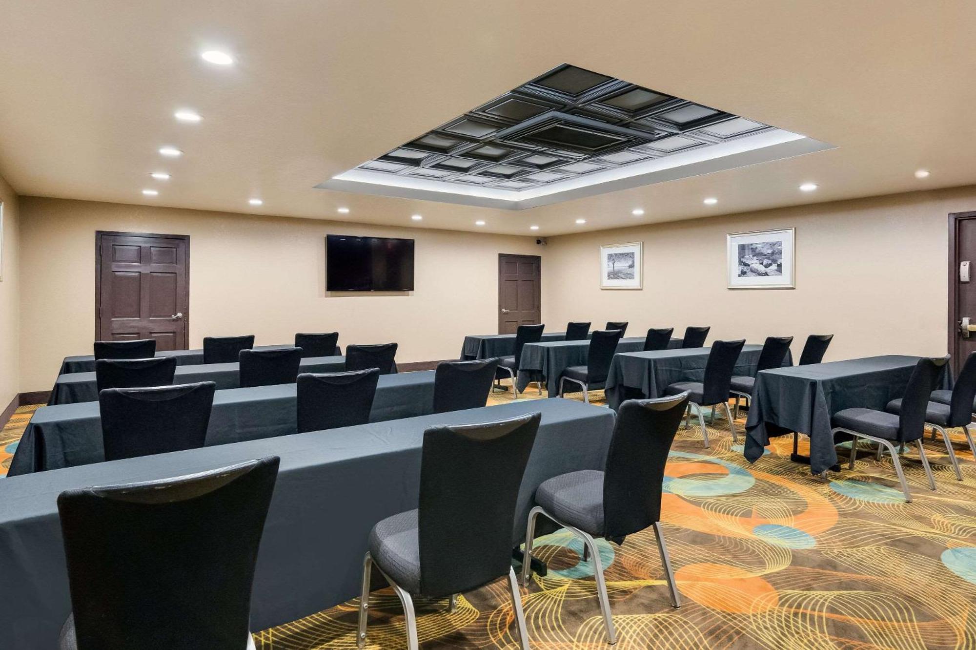 Clarion Inn & Suites Russellville I-40 מראה חיצוני תמונה