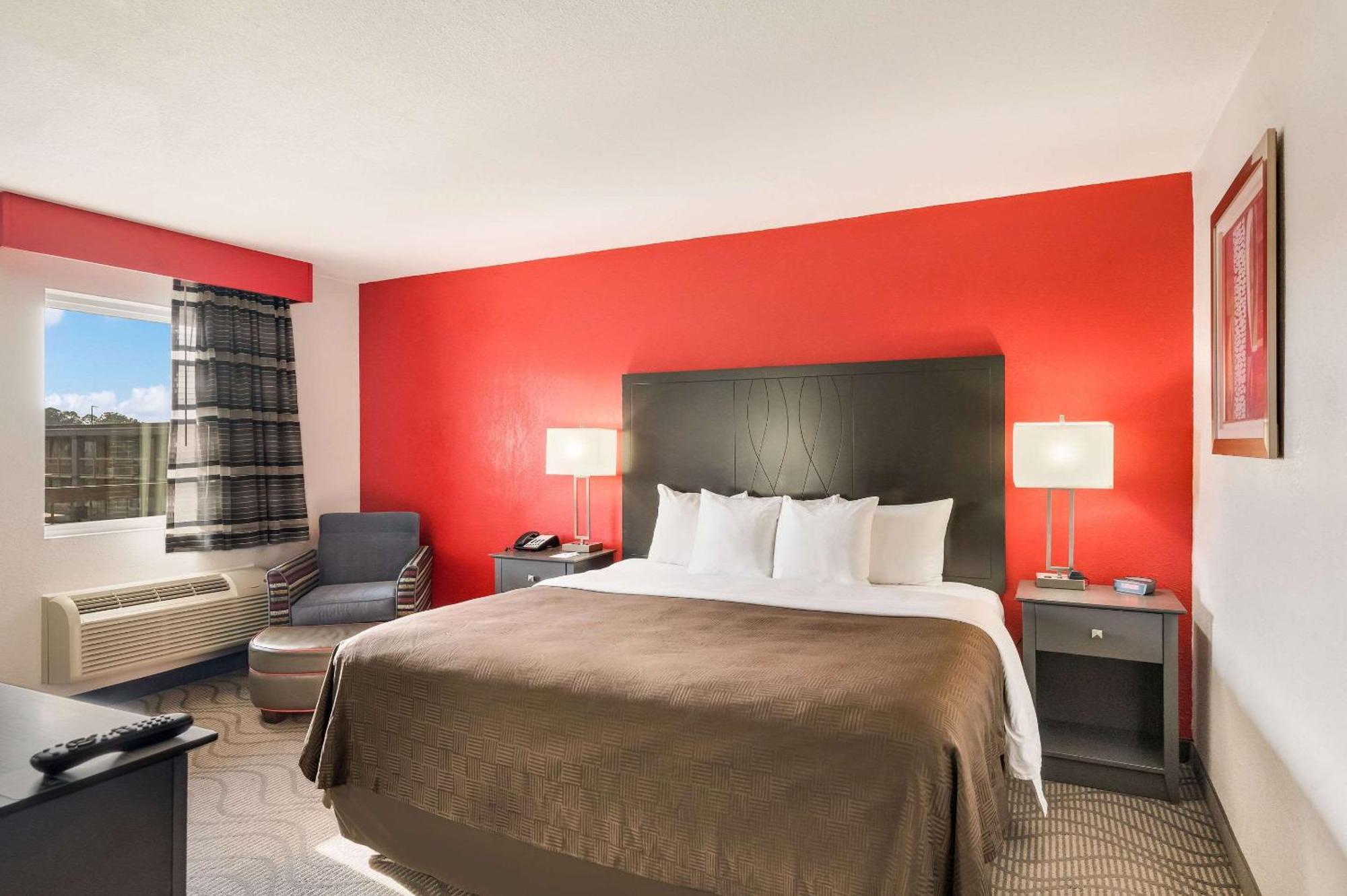 Clarion Inn & Suites Russellville I-40 מראה חיצוני תמונה