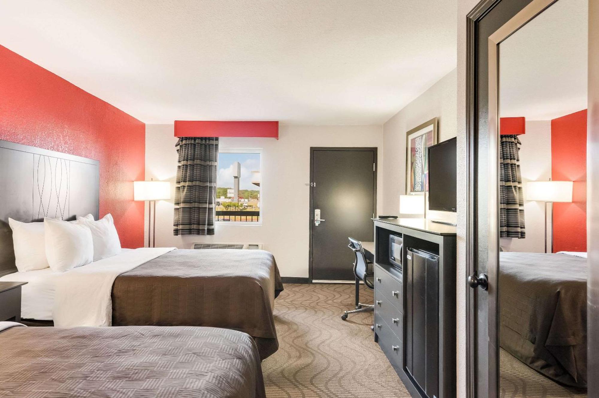Clarion Inn & Suites Russellville I-40 מראה חיצוני תמונה
