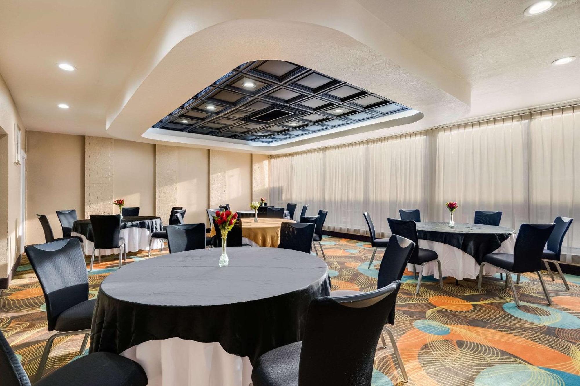 Clarion Inn & Suites Russellville I-40 מראה חיצוני תמונה
