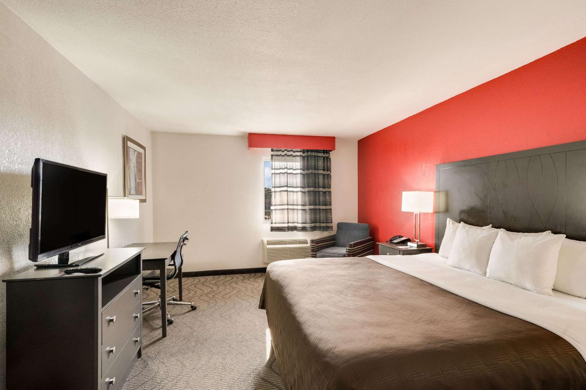 Clarion Inn & Suites Russellville I-40 מראה חיצוני תמונה