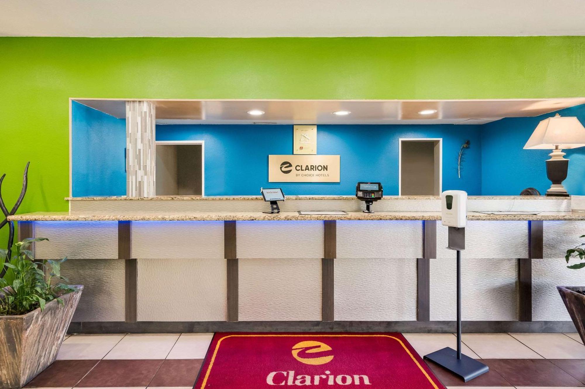 Clarion Inn & Suites Russellville I-40 מראה חיצוני תמונה