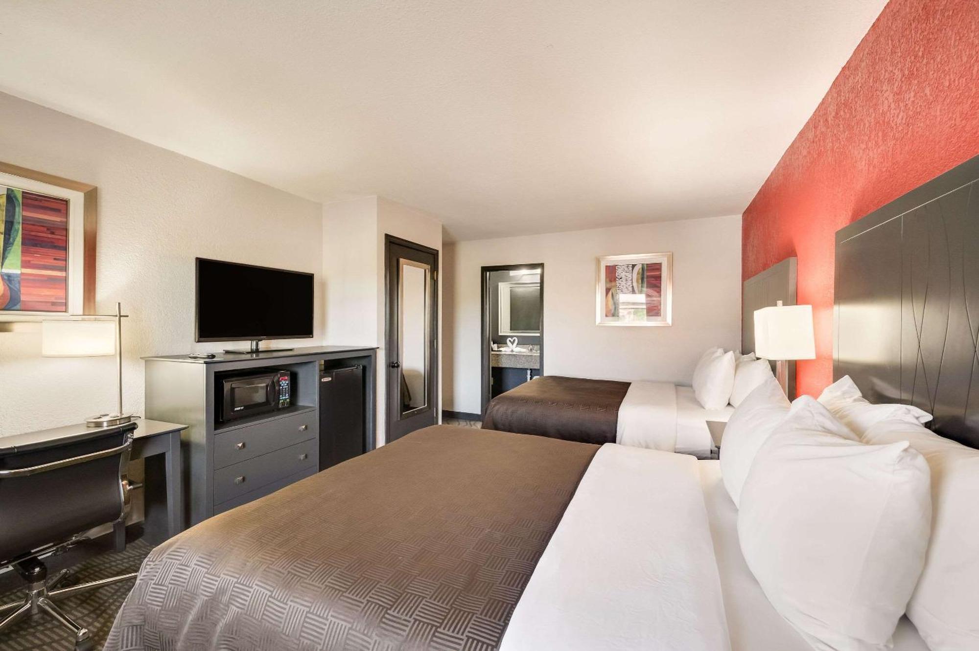 Clarion Inn & Suites Russellville I-40 מראה חיצוני תמונה