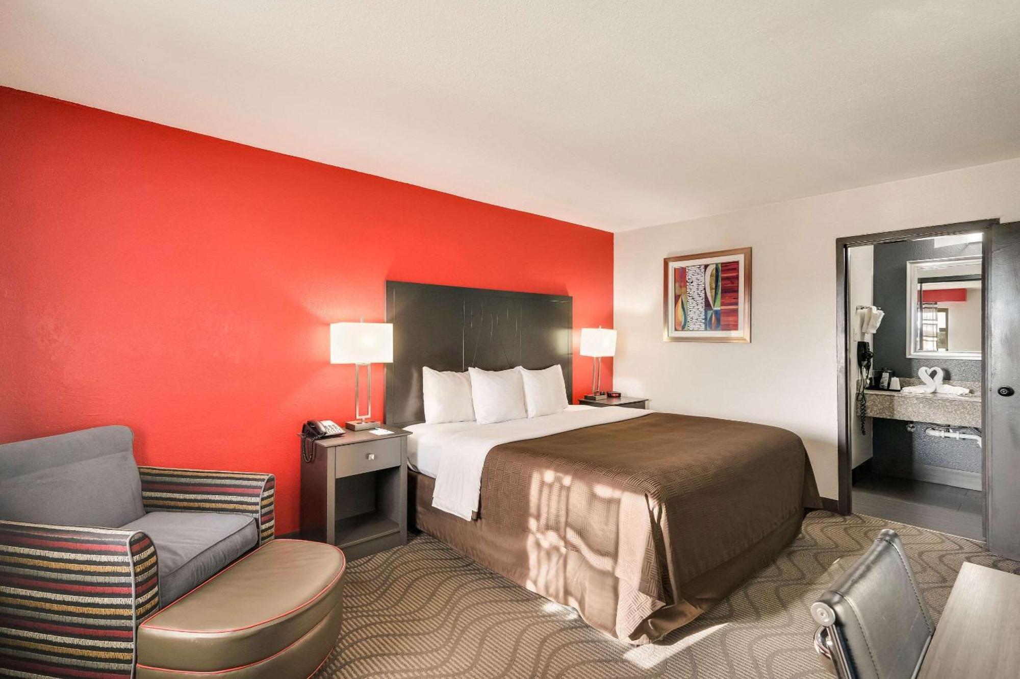 Clarion Inn & Suites Russellville I-40 מראה חיצוני תמונה