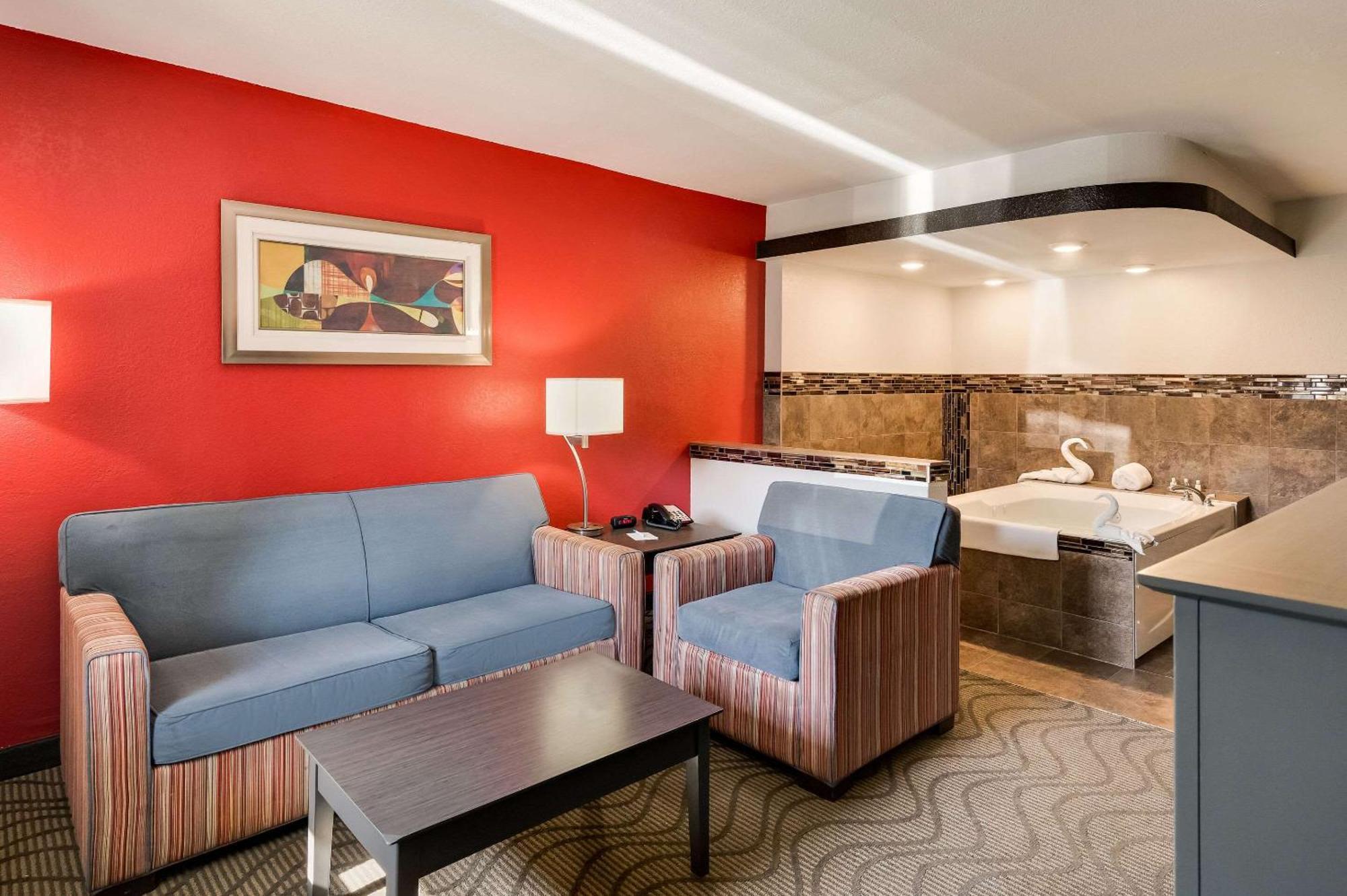 Clarion Inn & Suites Russellville I-40 מראה חיצוני תמונה