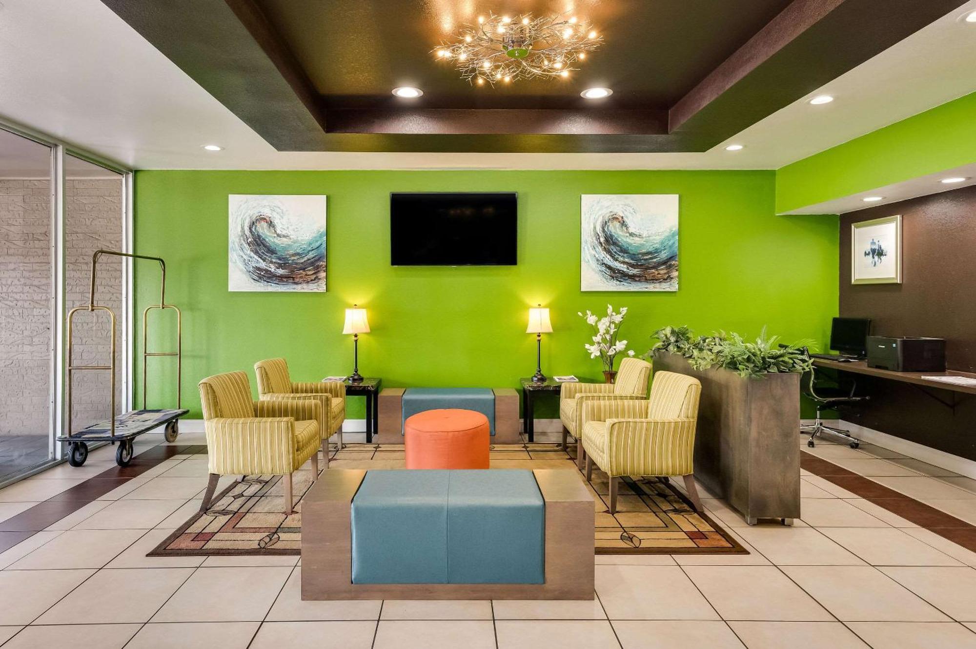 Clarion Inn & Suites Russellville I-40 מראה חיצוני תמונה