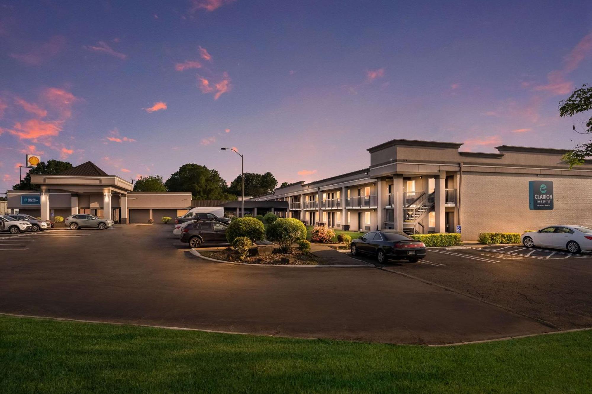 Clarion Inn & Suites Russellville I-40 מראה חיצוני תמונה