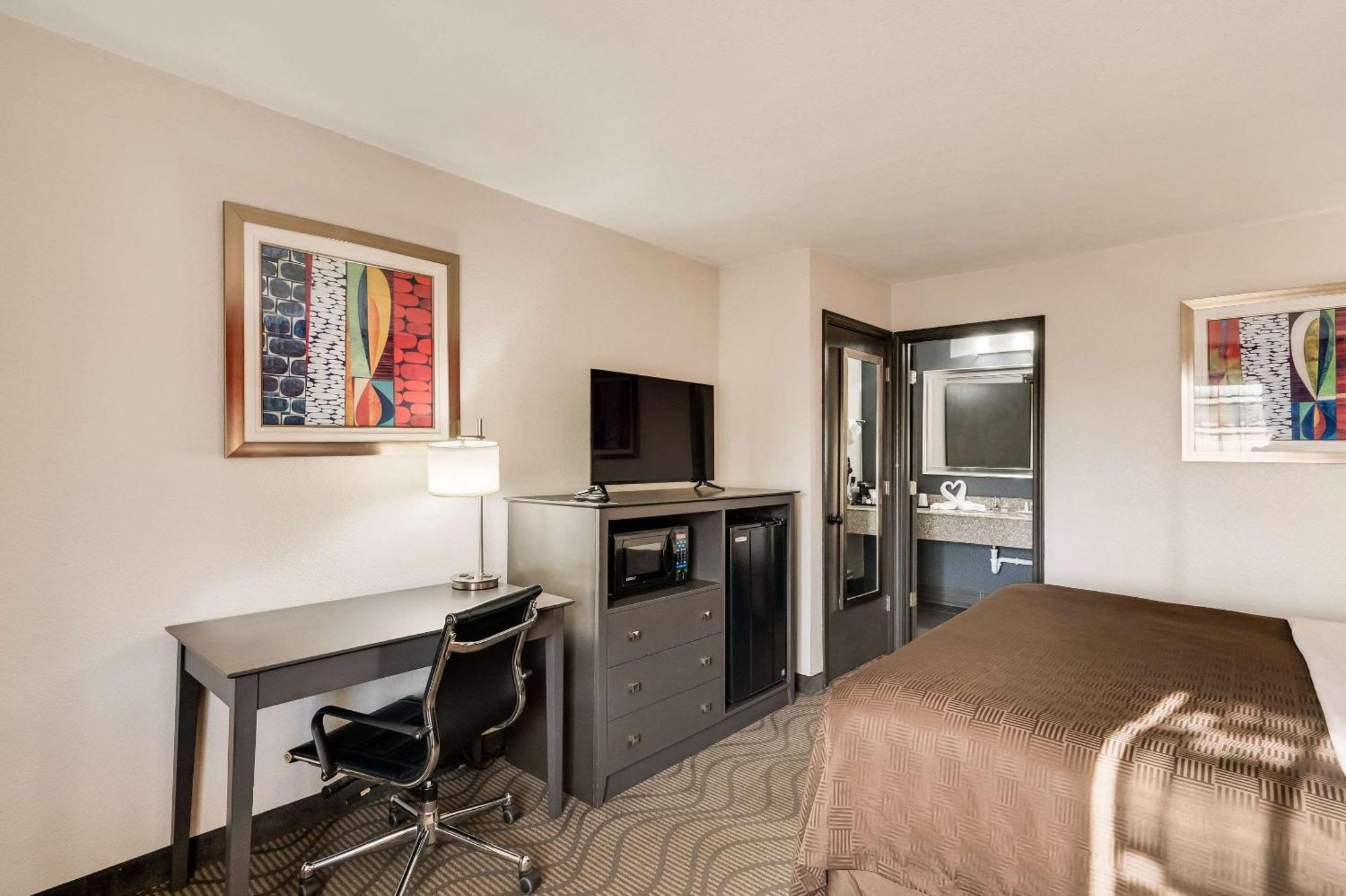 Clarion Inn & Suites Russellville I-40 מראה חיצוני תמונה